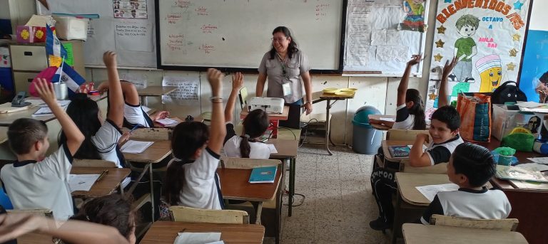 OBSERVAR, PREGUNTAR Y ESCUCHAR: EL ACOMPAÑAMIENTO DE LA COMUNIDAD EDUCATIVA